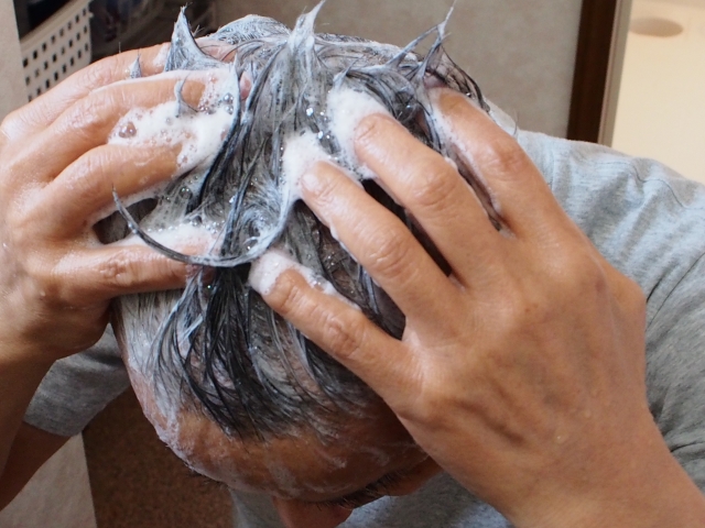 男性の「髪ケア」の基本、やり方をご紹介！