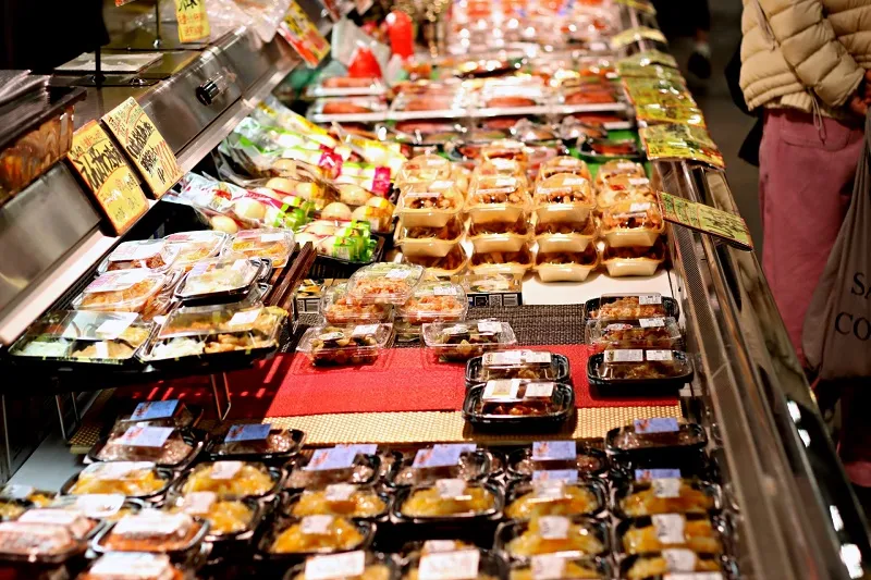 【全国ご当地スーパー完全ガイド】旅の目的地になる超人気店から、隠れた名店まで徹底解説！