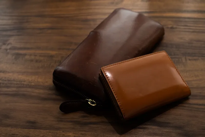 財布は長財布と二つ折り財布どちらが良い？