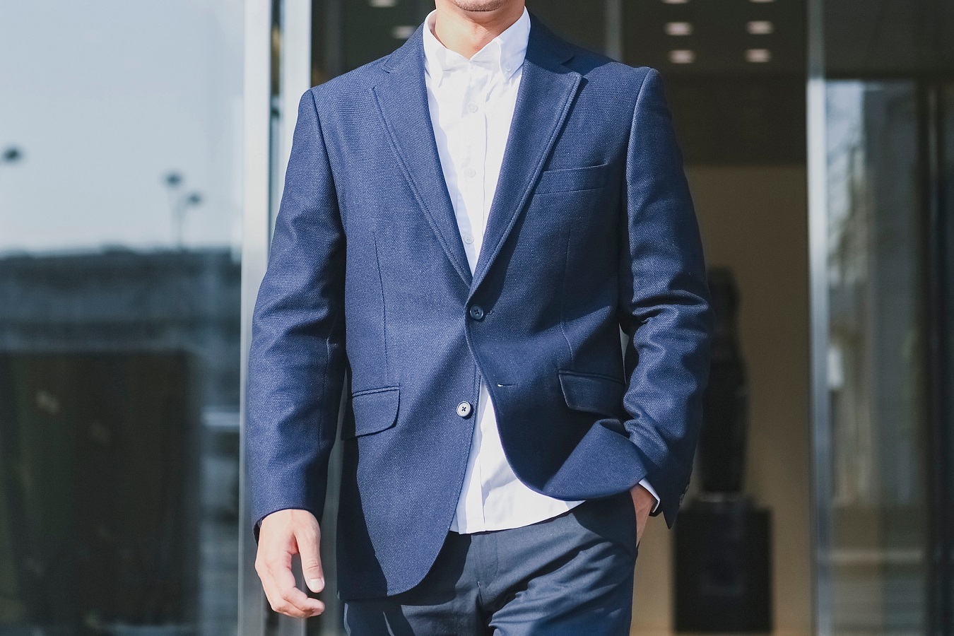 ボタンは男性は右、女性は左。なぜボタンの位置が男女で逆なの？