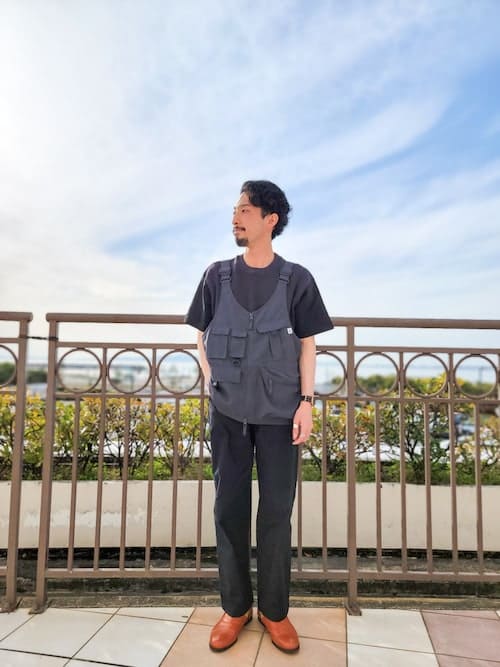 出典：arkhē | フィッシングベストとは？おしゃれな大人の着こなしコーデ17選<br>https://arkhe.tokyo/blog/fishing-vest-cordinate/