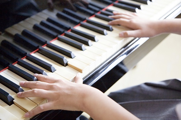 脳機能が鍛えられる！学力や運動能力も上げてくれる「ピアノ」の効果とは？
